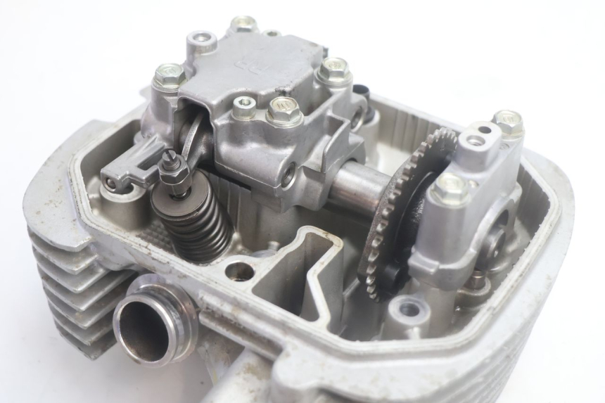 photo de ZYLINDERKOPF HINTEN HONDA XLV VARADERO 125 (2007 - 2012) - Profilansicht des Ersatzteils