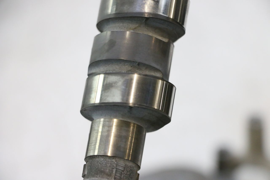 photo de ZYLINDERKOPF HINTEN HONDA XRV AFRICA TWIN 750 (1990 - 1992) - Fokus auf die Struktur