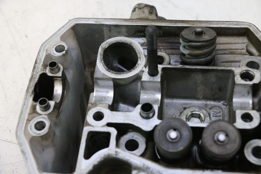 photo de ZYLINDERKOPF HINTEN HONDA XRV AFRICA TWIN 750 (1990 - 1992) - Profilansicht des Ersatzteils