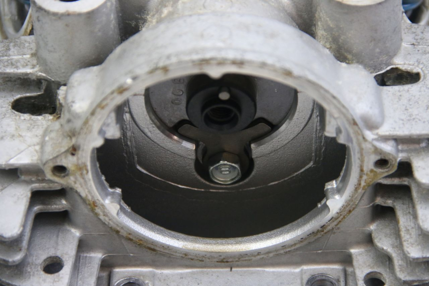 photo de HINTERER ZYLINDERKOPF YAMAHA XV VIRAGO 750 (1984 - 1998) - Zoom auf Komponenten