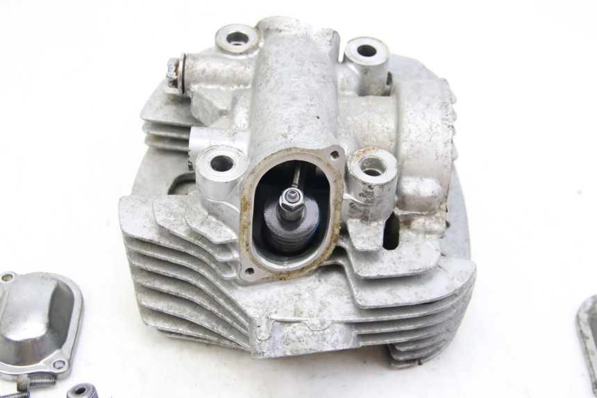 photo de HINTERER ZYLINDERKOPF YAMAHA XV VIRAGO 750 (1984 - 1998) - Details der Befestigungspunkte