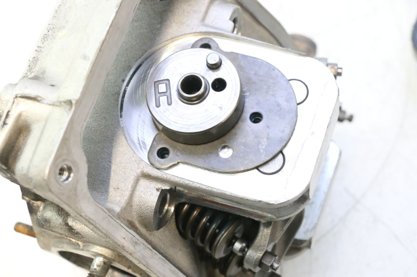 photo de ZYLINDERKOPF VORN GILERA GP 800 (2007 - 2013) - Alternativer Blickwinkel