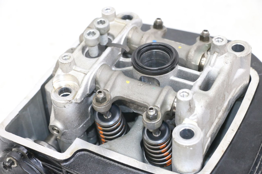 photo de ZYLINDERKOPF VORN MOTO GUZZI NORGE 8V GT 1200 (2011 - 2016) - Zoom auf Komponenten