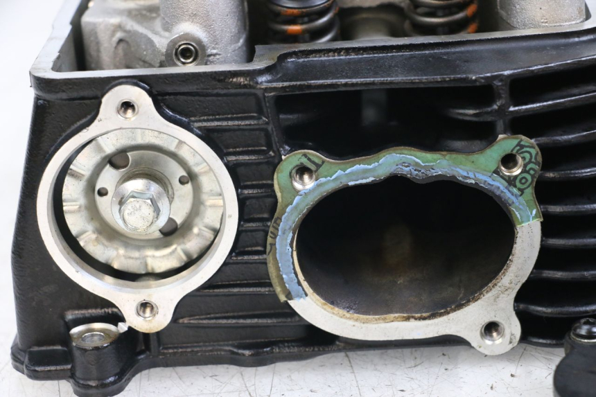 photo de ZYLINDERKOPF VORN MOTO GUZZI NORGE 8V GT 1200 (2011 - 2016) - Hochauflösende Nahaufnahme