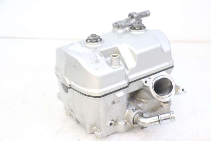 photo de ZYLINDERKOPF VORN HONDA NTV DEAUVILLE ABS 700 (2007 - 2016) - Charakteristische Merkmale