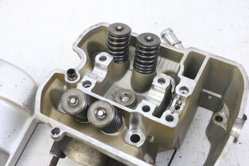 photo de ZYLINDERKOPF VORN HONDA NTV DEAUVILLE ABS 700 (2007 - 2016) - Detailansicht des Bauteils