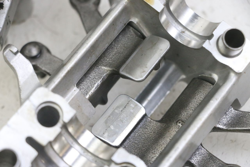 photo de ZYLINDERKOPF VORN HONDA NTV DEAUVILLE ABS 700 (2007 - 2016) - Technische Nahaufnahme