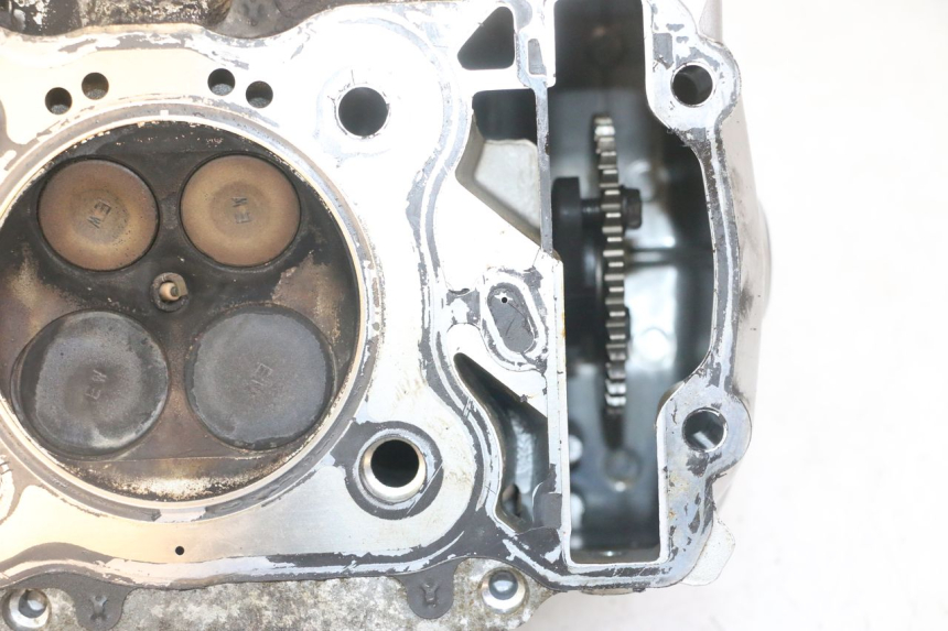 photo de ZYLINDERKOPF VORN HONDA NTV DEAUVILLE ABS 700 (2007 - 2016) - Technische Nahaufnahme