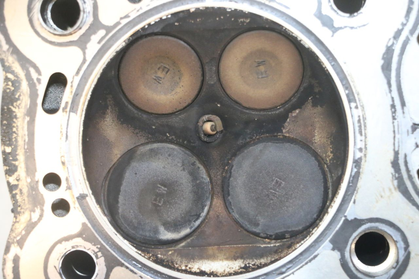 photo de ZYLINDERKOPF VORN HONDA NTV DEAUVILLE ABS 700 (2007 - 2016) - Details der Befestigungspunkte