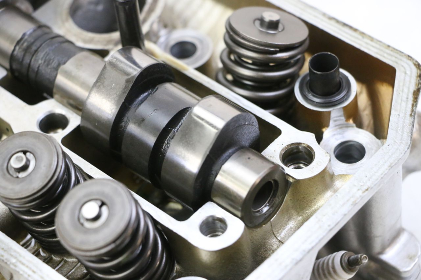 photo de ZYLINDERKOPF VORN HONDA NTV DEAUVILLE 650 (2001 - 2006) - Weitere Ansicht des Artikels