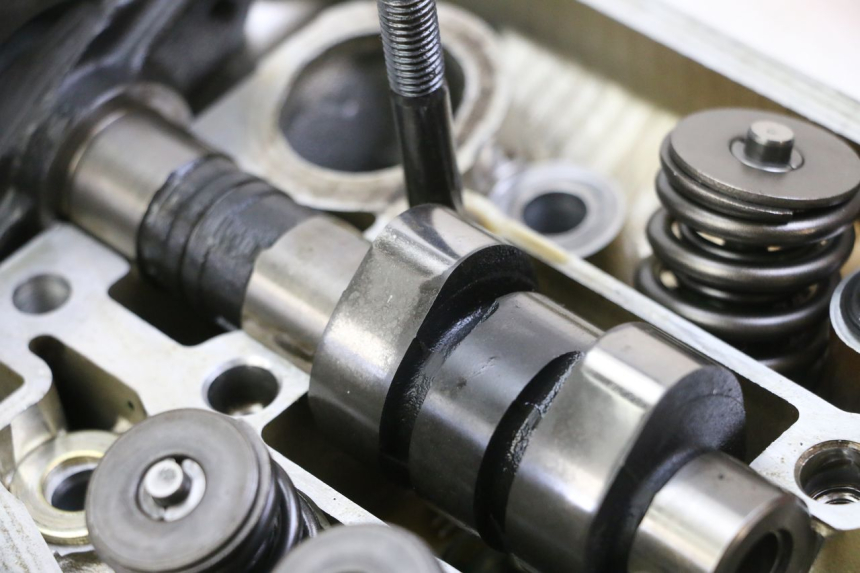 photo de ZYLINDERKOPF VORN HONDA NTV DEAUVILLE 650 (2001 - 2006) - Zoom auf Komponenten