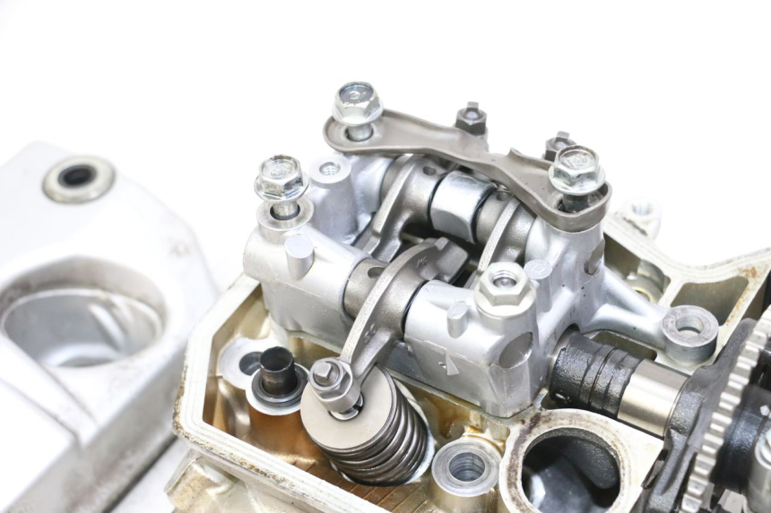 photo de ZYLINDERKOPF VORN HONDA NTV DEAUVILLE 650 (2001 - 2006) - Fokus auf die Struktur