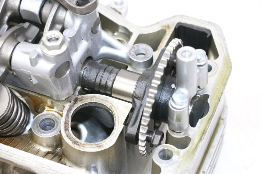 photo de ZYLINDERKOPF VORN HONDA NTV DEAUVILLE 650 (2001 - 2006) - Alternativer Blickwinkel