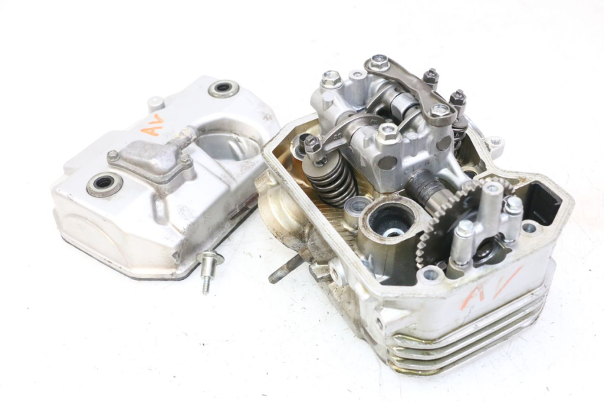 photo de ZYLINDERKOPF VORN HONDA NTV DEAUVILLE 650 (2001 - 2006) - Details der Befestigungspunkte