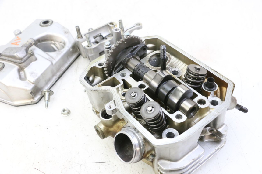 photo de ZYLINDERKOPF VORN HONDA NTV DEAUVILLE 650 (2001 - 2006) - Kennzeichnungen und Originalreferenzen