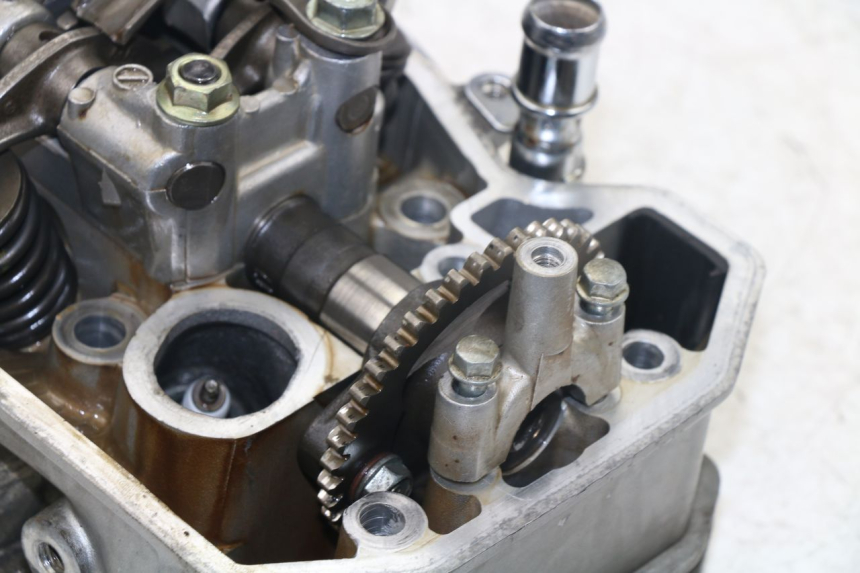 photo de ZYLINDERKOPF VORN HONDA NTV REVERSE 650 (1988 - 1988) - Zoom auf Komponenten