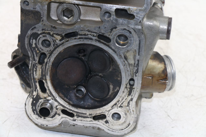 photo de ZYLINDERKOPF VORN HONDA NTV REVERSE 650 (1988 - 1988) - Technische Nahaufnahme