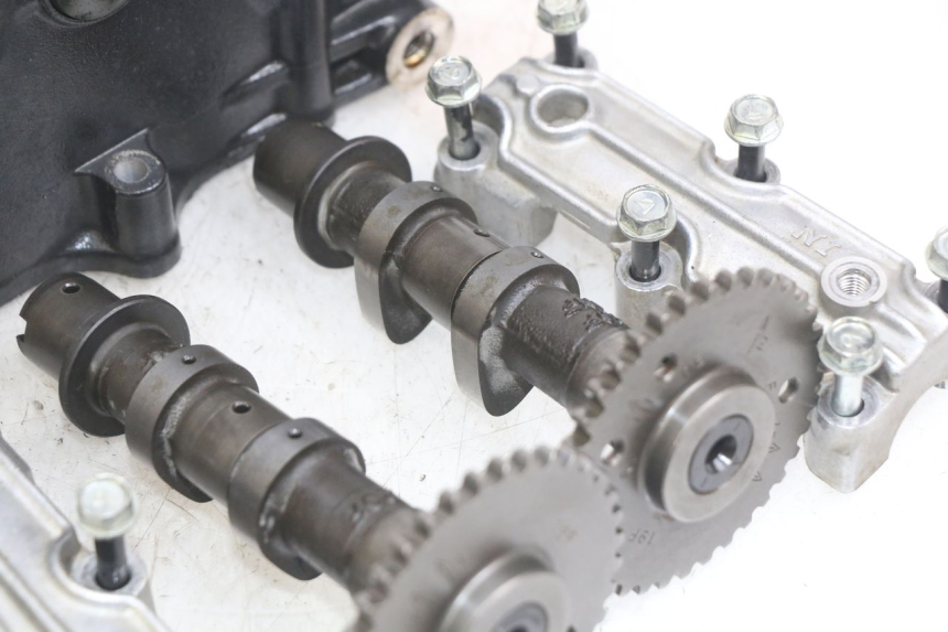 photo de VORDERER ZYLINDERKOPF SUZUKI SV N 650 (1999 - 2002) - Zoom auf Gebrauchszustand