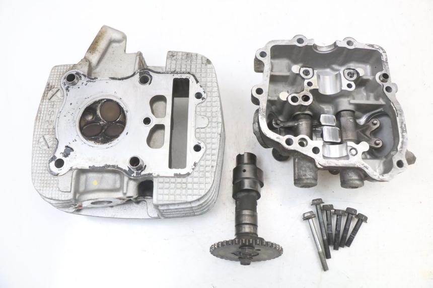 photo de ZYLINDERKOPF VORN SUZUKI VL INTRUDER 125 (2004 - 2007) - Zoom auf Gebrauchszustand