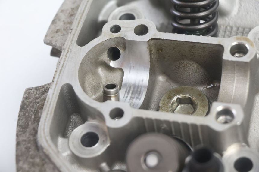 photo de ZYLINDERKOPF VORN HONDA XLV VARADERO 125 (2007 - 2012) - Zoom auf Gebrauchszustand