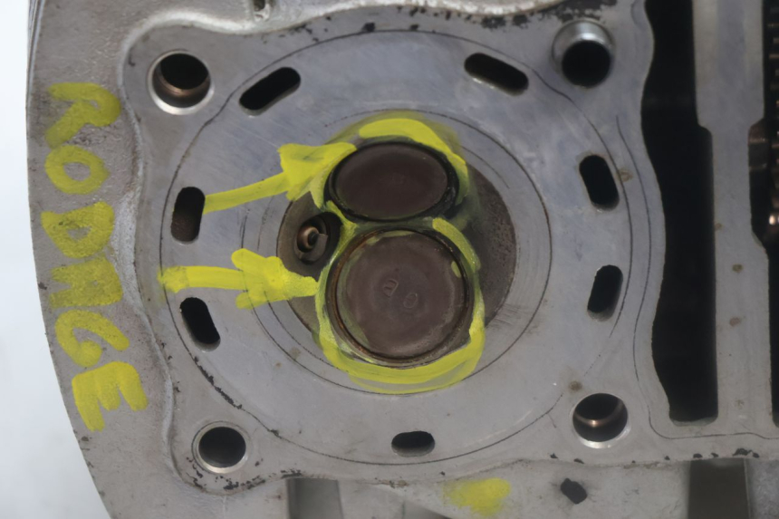 photo de ZYLINDERKOPF VORN HONDA XLV VARADERO 125 (2007 - 2012) - Technische Nahaufnahme