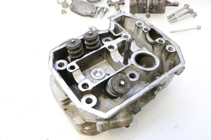 photo de ZYLINDERKOPF VORN HONDA XRV AFRICA TWIN 750 (1990 - 1992) - Hochauflösende Nahaufnahme
