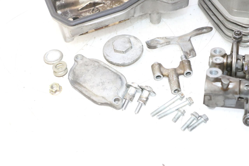 photo de ZYLINDERKOPF VORN HONDA XRV AFRICA TWIN 750 (1990 - 1992) - Fokus auf die Struktur