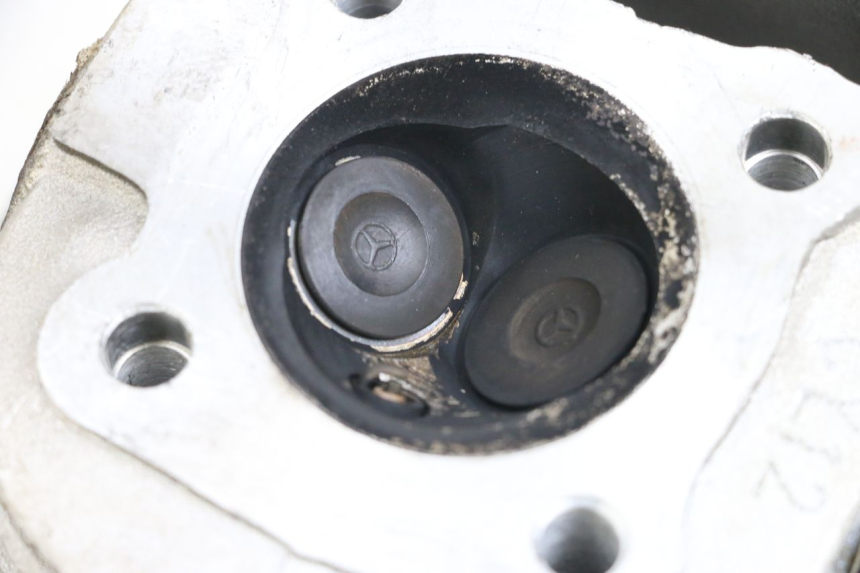 photo de ZYLINDERKOPF JONWAY AZTRAL 125 (2008 - 2017) - Details der Befestigungspunkte