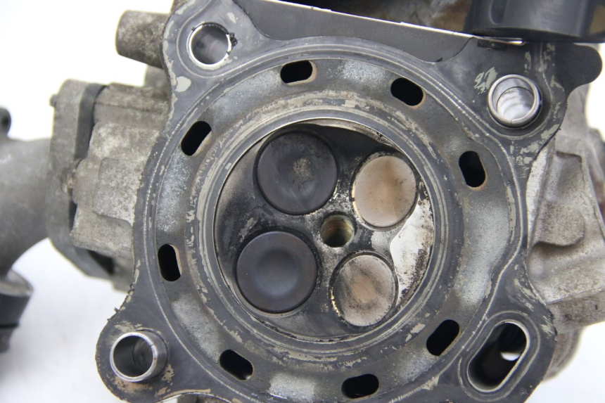photo de ZYLINDERKOPF SUZUKI BURGMAN 125 (2007 - 2014) - Details der Befestigungspunkte