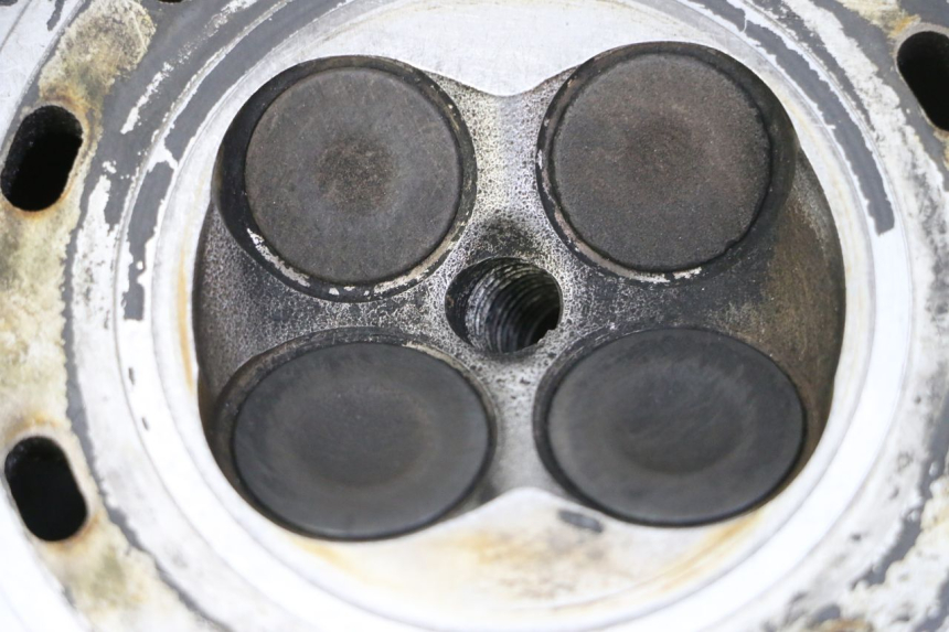 photo de ZYLINDERKOPF SUZUKI BURGMAN 125 (2007 - 2014) - Fokus auf die Struktur