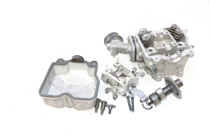 photo de ZYLINDERKOPF SUZUKI BURGMAN 125 (2007 - 2014) - Detaillierte Sichtprüfung