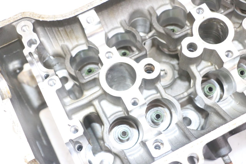 photo de ZYLINDERKOPF HONDA CB R 1000 (2018 - 2023) - Zoom auf Komponenten