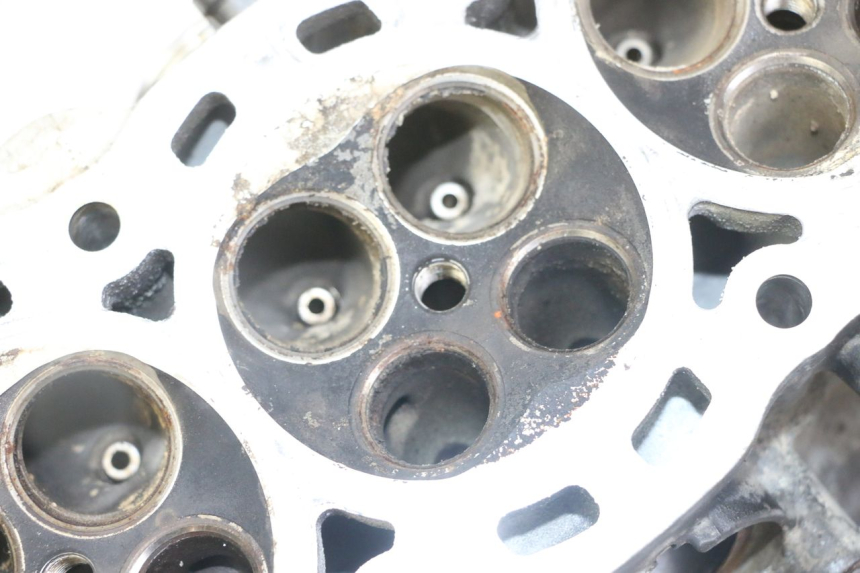 photo de ZYLINDERKOPF HONDA CB R 1000 (2018 - 2023) - Details der Befestigungspunkte