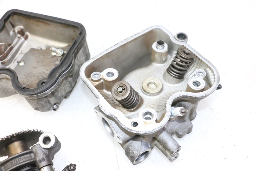 photo de Zylinderkopf HONDA FES S-WING SWING ABS 125 (2007 - 2015) - Zoom auf Komponenten