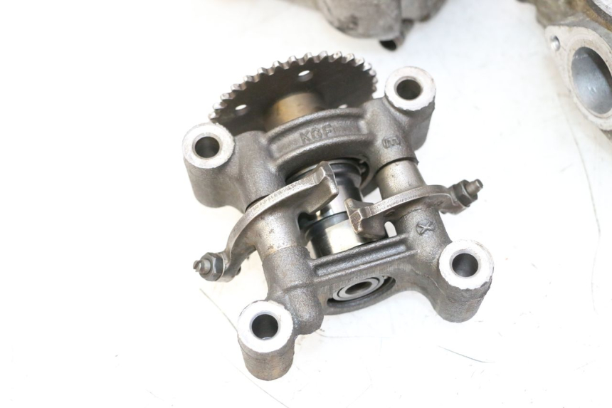 photo de Zylinderkopf HONDA FES S-WING SWING ABS 125 (2007 - 2015) - Hochauflösende Nahaufnahme