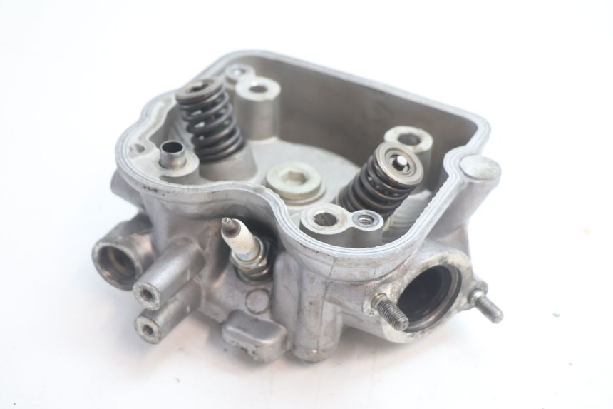 photo de Zylinderkopf HONDA FES S-WING SWING ABS 125 (2007 - 2015) - Weitere Ansicht des Artikels