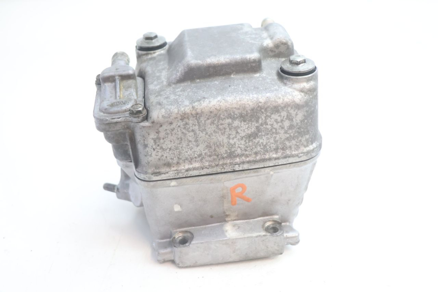 photo de Zylinderkopf HONDA FES S-WING SWING ABS 125 (2007 - 2015) - Fokus auf die Struktur