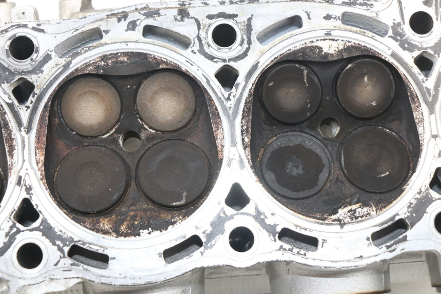 photo de ZYLINDERKOPF YAMAHA FJR ABS 1300 (2006 - 2012) - Fokus auf die Struktur