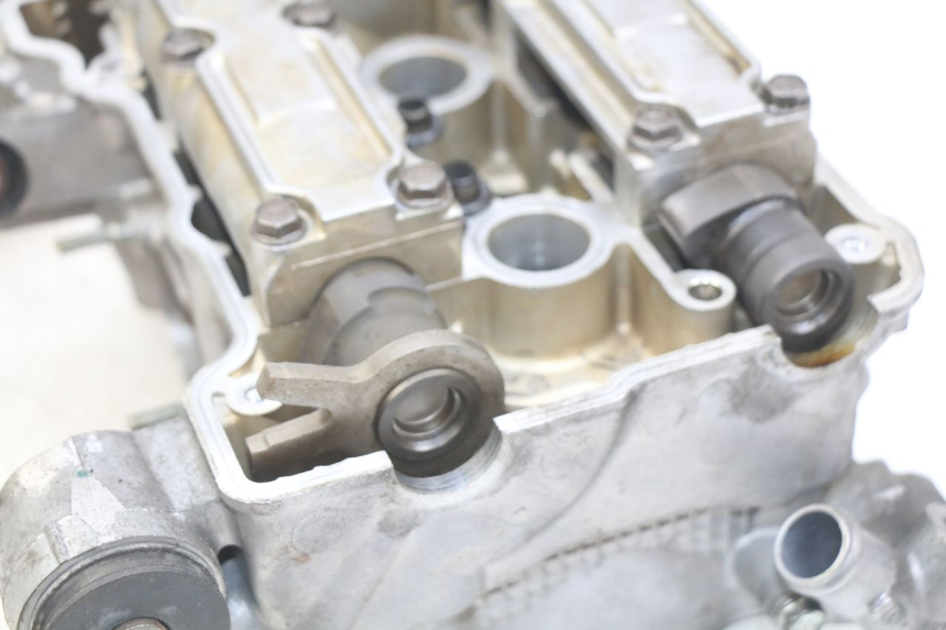 photo de ZYLINDERKOPF HONDA FJS SILVERWING SILVER WING 400 (2009 - 2016) - Charakteristische Merkmale