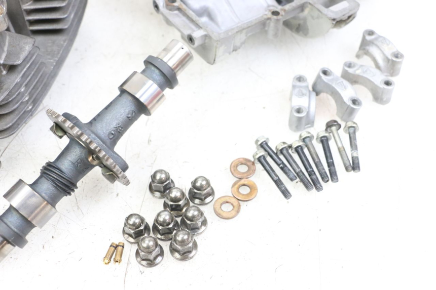 photo de ZYLINDERKOPF SUZUKI GSX E 250 (1982 - 1983) - Alternative Perspektive