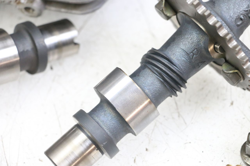 photo de ZYLINDERKOPF SUZUKI GSX E 250 (1982 - 1983) - Technische Nahaufnahme