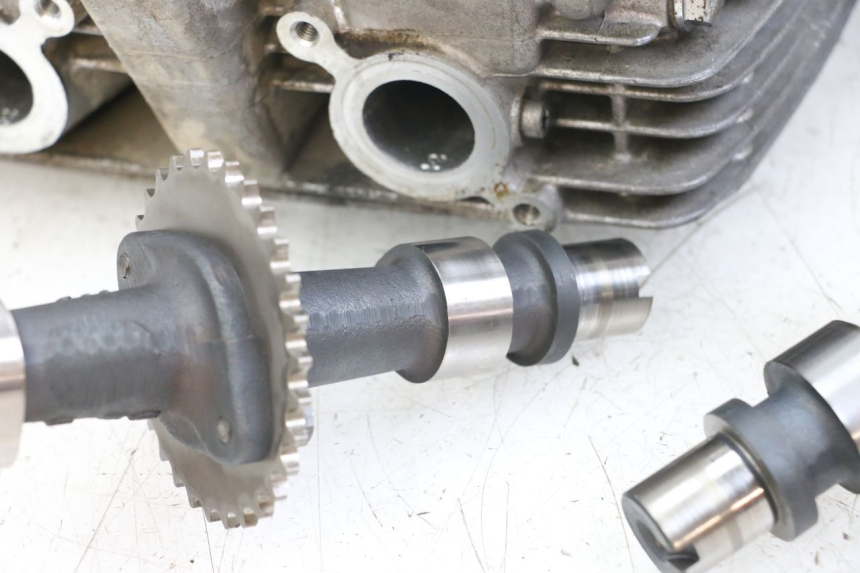 photo de ZYLINDERKOPF SUZUKI GSX E 250 (1982 - 1983) - Oberflächenzustand und Material