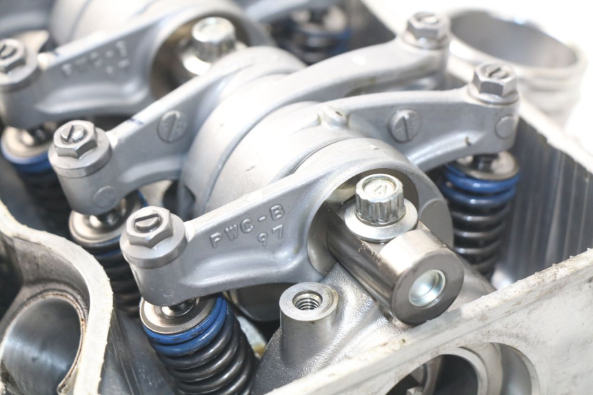 photo de ZYLINDERKOPF HONDA INTEGRA NC D 750 (2016 - 2018) - Details der Befestigungspunkte