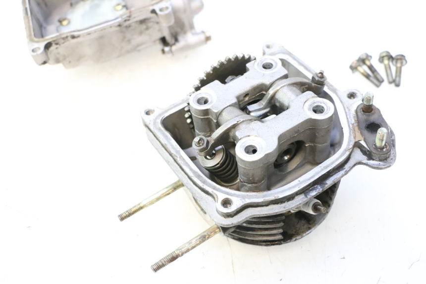 photo de ZYLINDERKOPF PEUGEOT KISBEE 4T 50 (2010 - 2017) - Details der Befestigungspunkte
