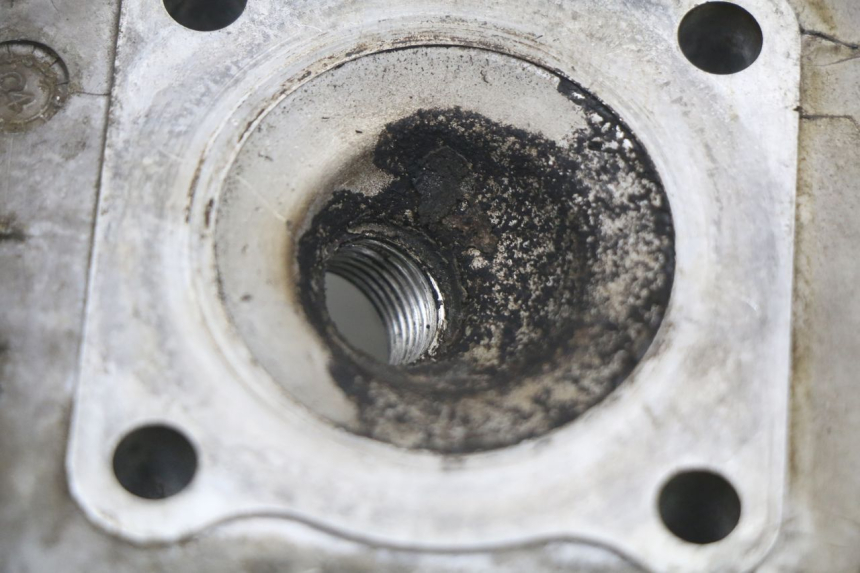 photo de ZYLINDERKOPF PEUGEOT LUDIX 50 (2008 - 2017) - Details der Befestigungspunkte