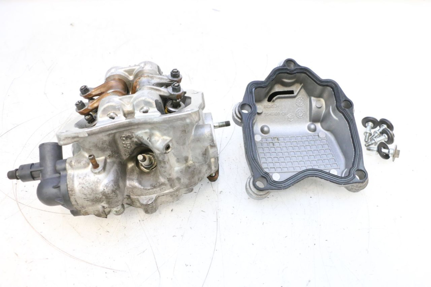 photo de ZYLINDERKOPF PIAGGIO MP3 125 (2006 - 2014) - Details der Befestigungspunkte