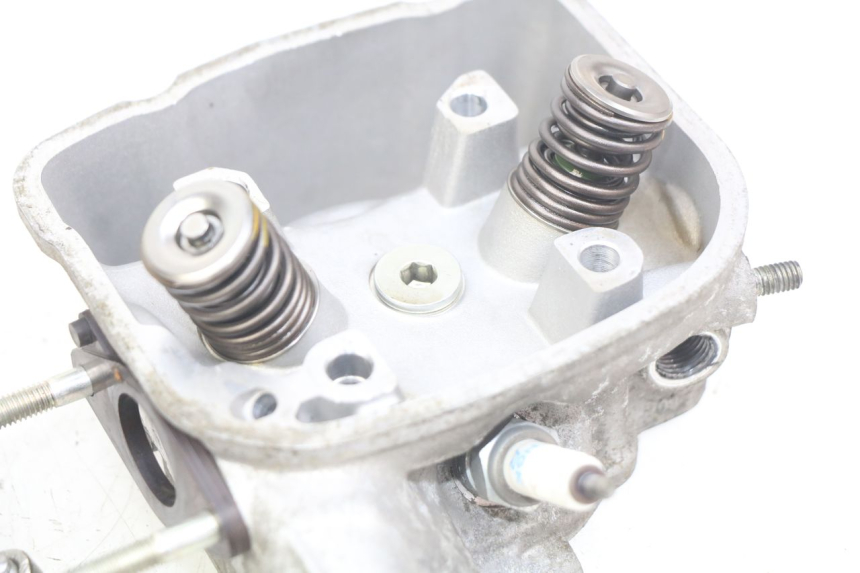 photo de ZYLINDERKOPF HONDA NHX LEAD 110 (2008 - 2010) - Zoom auf Komponenten