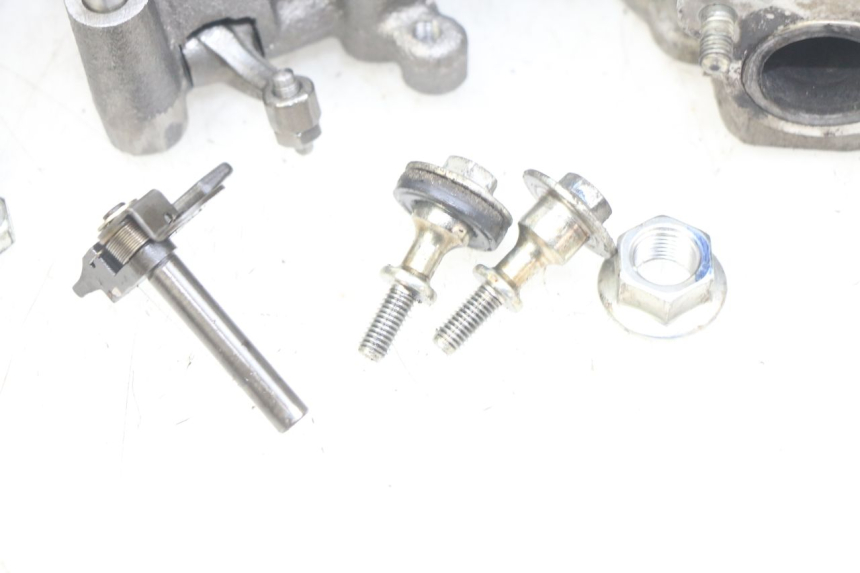 photo de ZYLINDERKOPF HONDA NHX LEAD 110 (2008 - 2010) - Fokus auf die Struktur