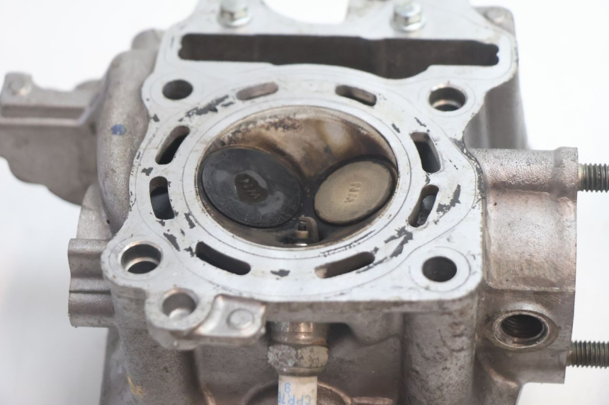 photo de ZYLINDERKOPF HONDA PCX (JF28) 125 (2009 - 2011) - Details der Befestigungspunkte