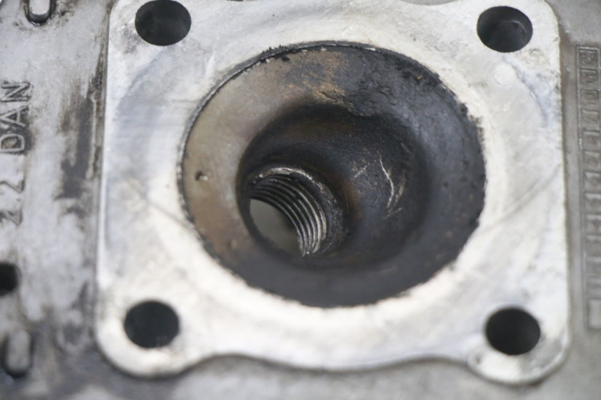 photo de ZYLINDERKOPF PEUGEOT TKR TREKKER FURIOUS 50 (2005 - 2014) - Details der Befestigungspunkte